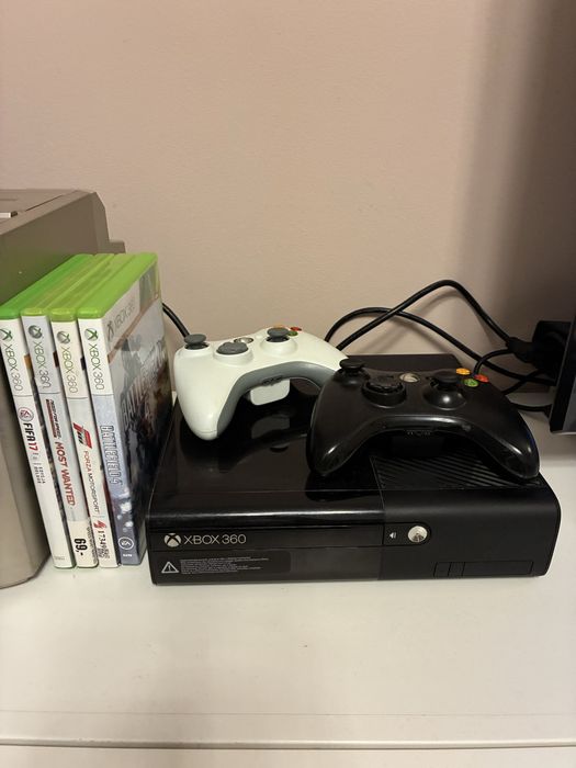 XBox 360 slim e 250GB. 2 pady + 4 gry!