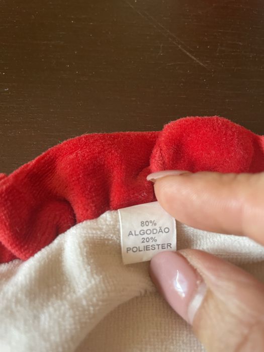 Manta/cobertor reversível vermelho/cru com bordado para bebé