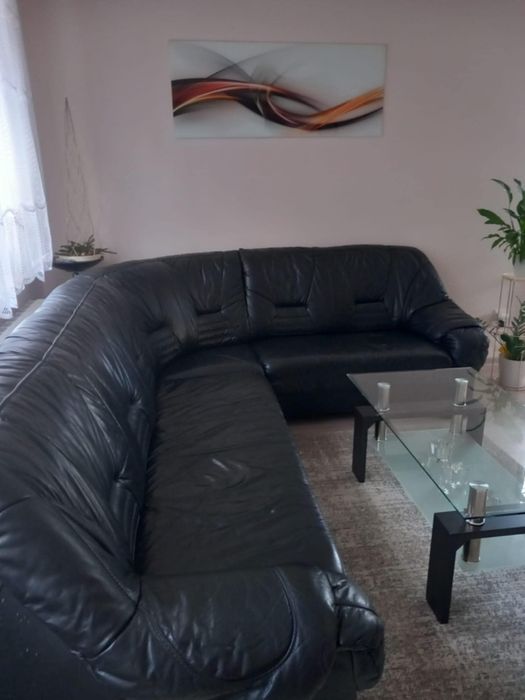 Skórzany naroznik z funkcją spania