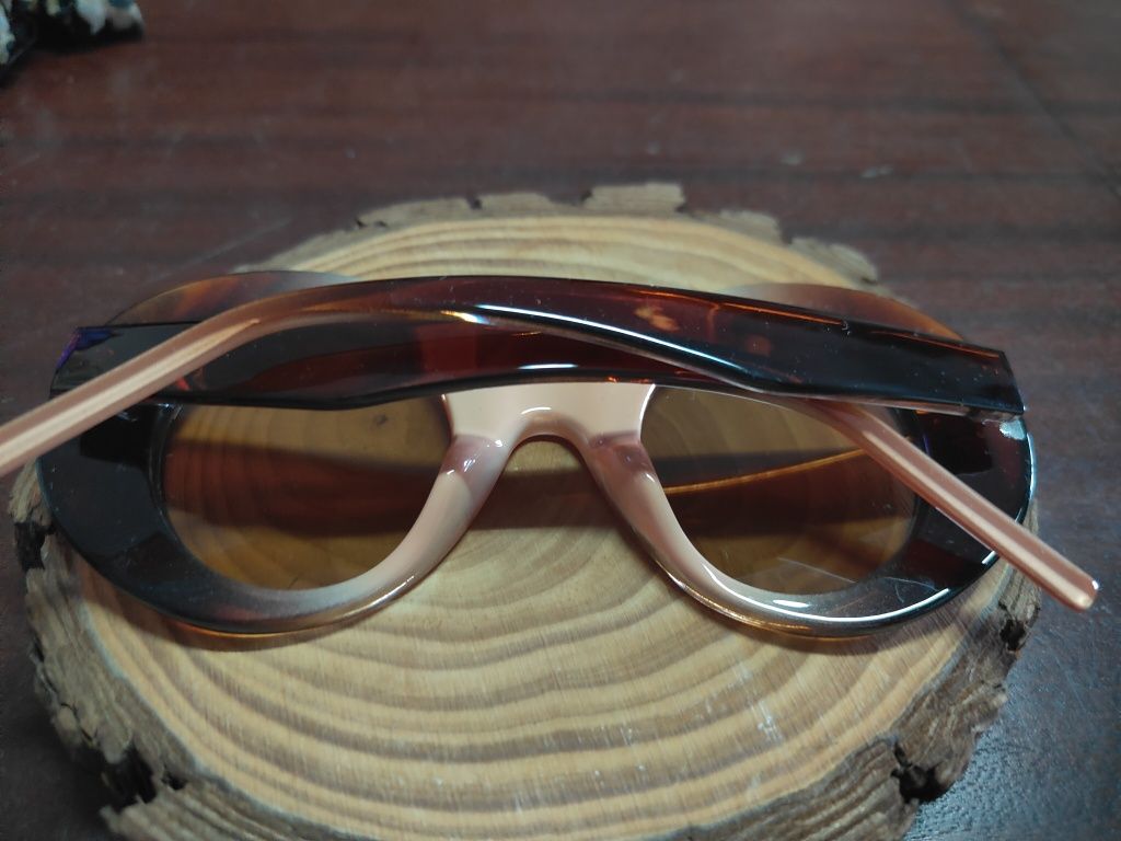 Óculos de sol modelo retrô