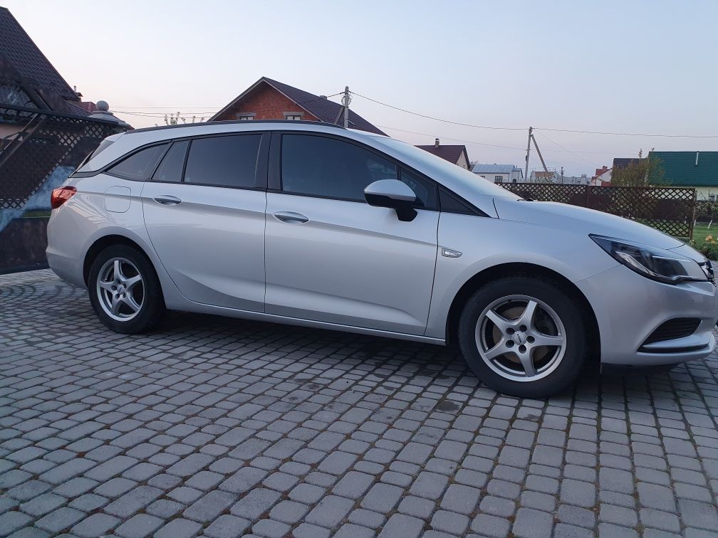 Opel Astra K 2016р. 10500