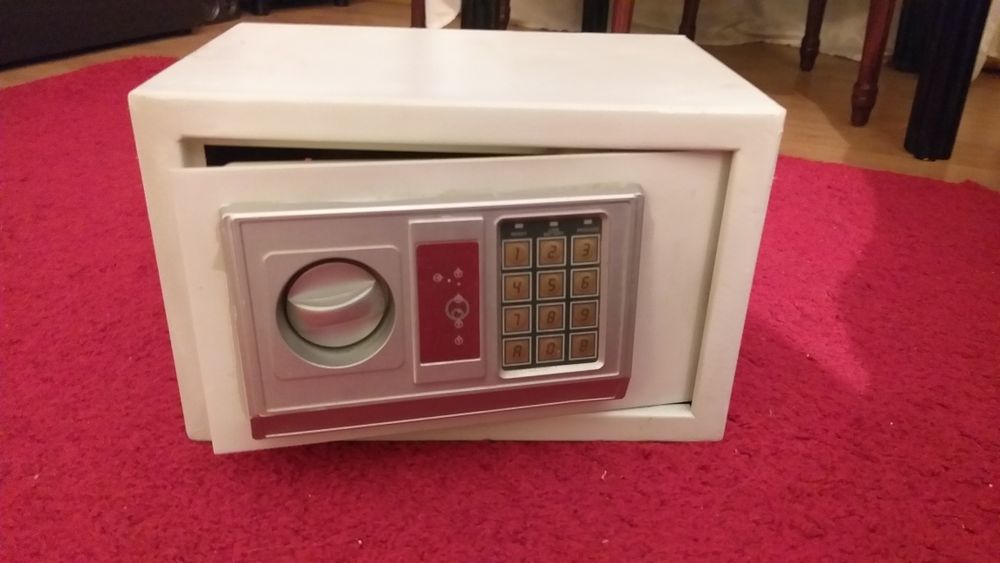 Cofre metálico com código