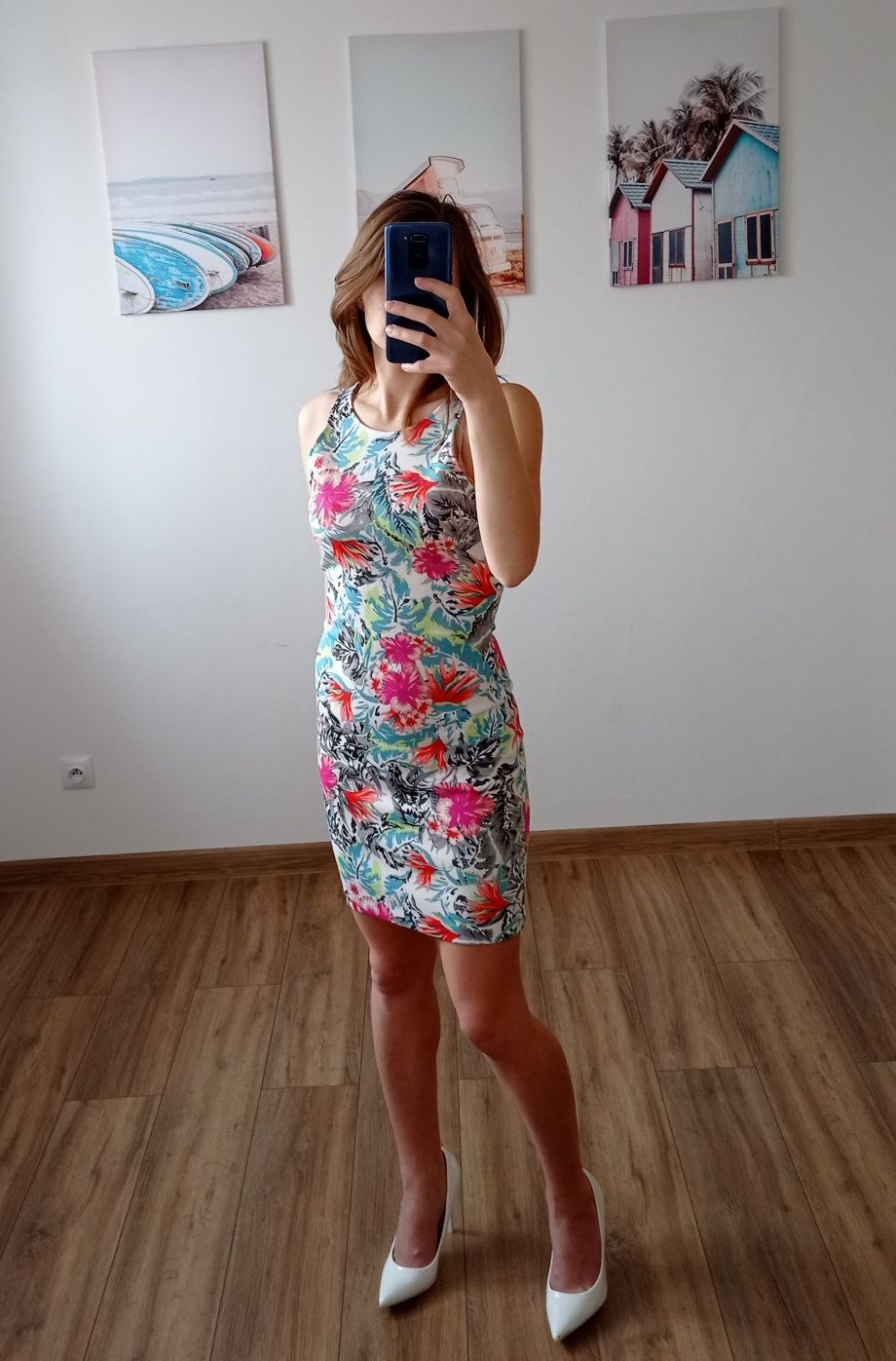 Wielobarwna sukienka Guess 36