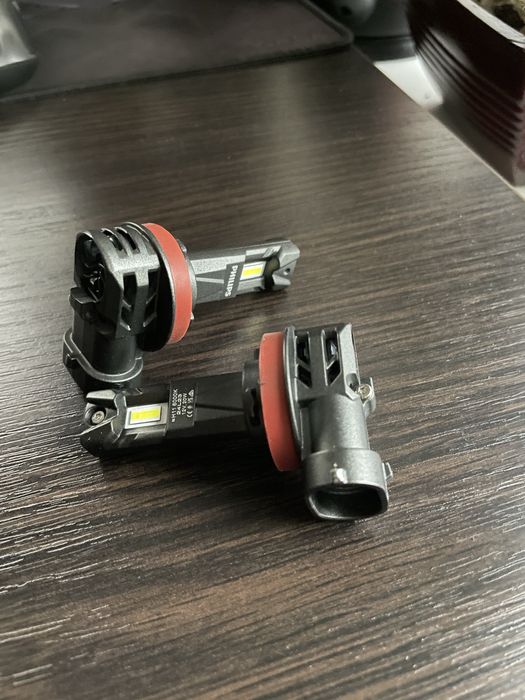 Автолампа світлодіодна Philips LED