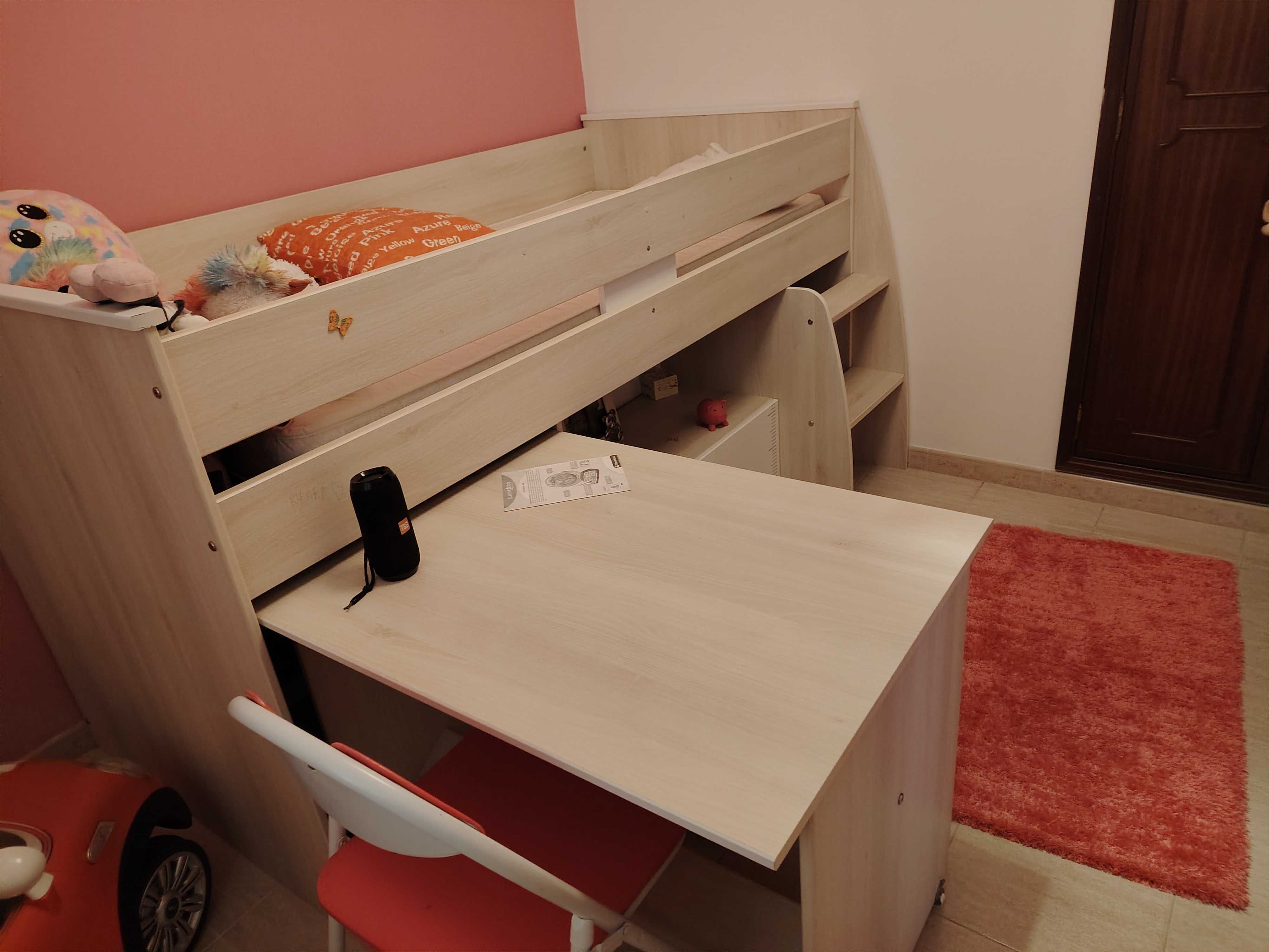 Cama criança com secretária