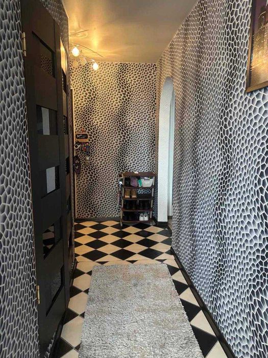 Продам 1к квартиру Метро Индустриальная Кап.ремонт. 5й\9ти