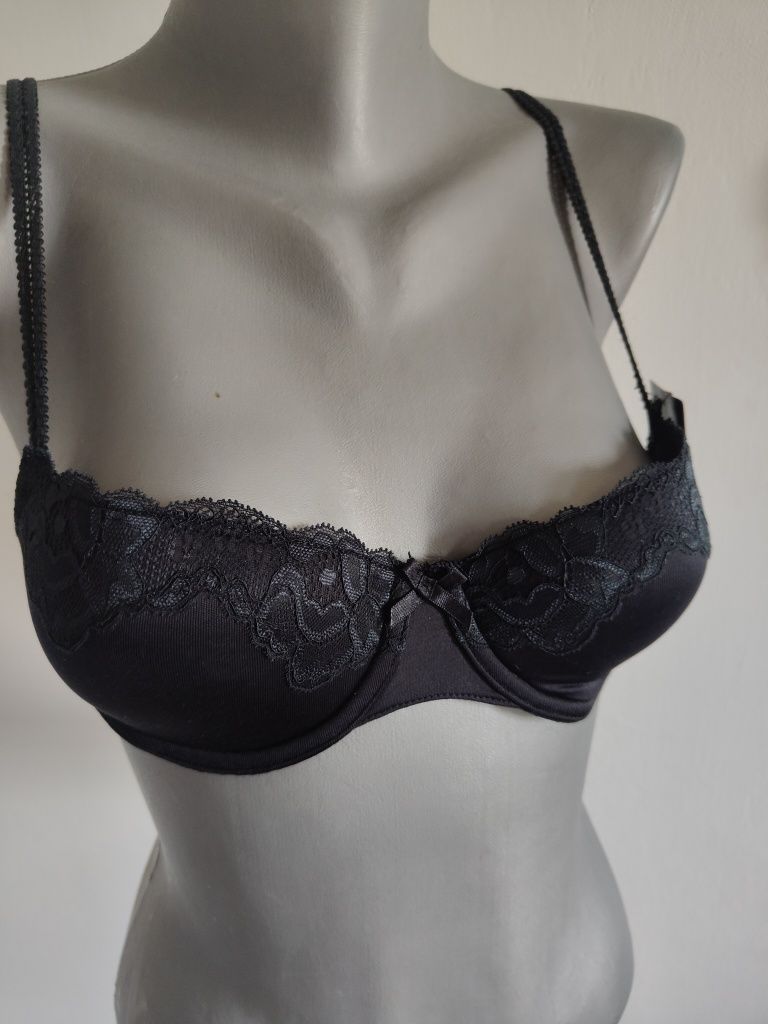 Markowy nowy z metką i ceną biustonosz Hunkemöller r 70C czarny usztyw