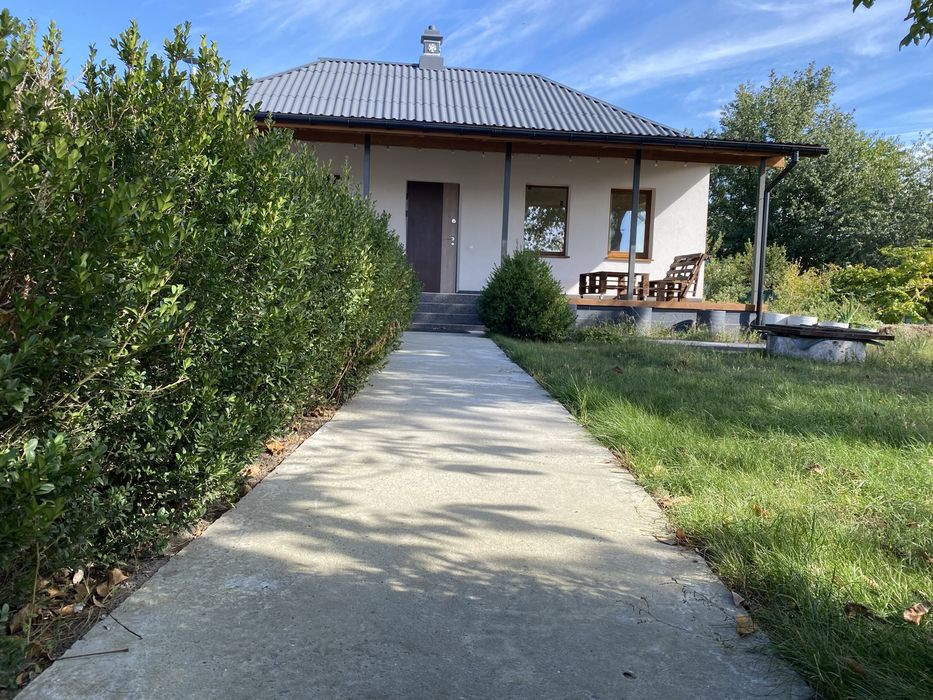 Будинок з двома спальнями в який можна заїхати одразу