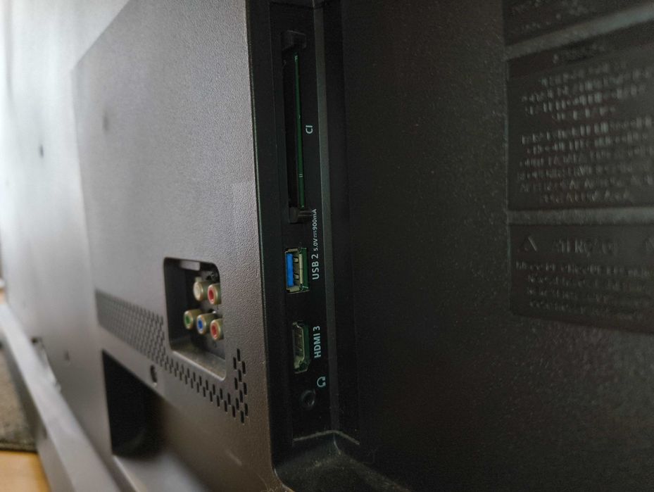 Philips Smart TV LED 4K UHD com AmbiLight 70PUS6724/12