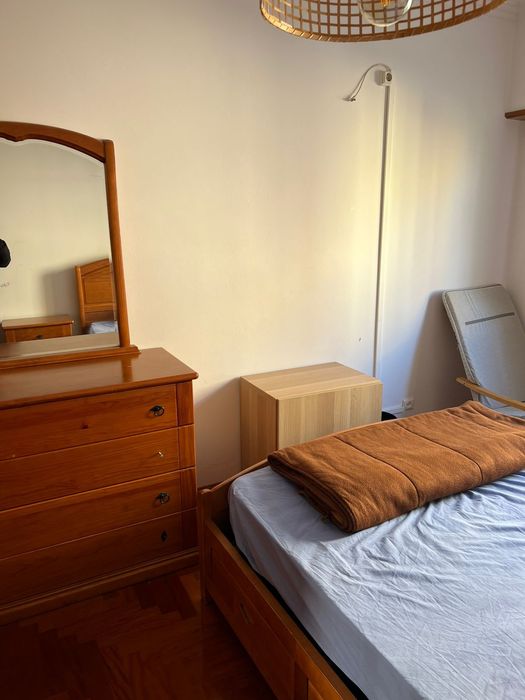 Alugo  2 quartos  amadora