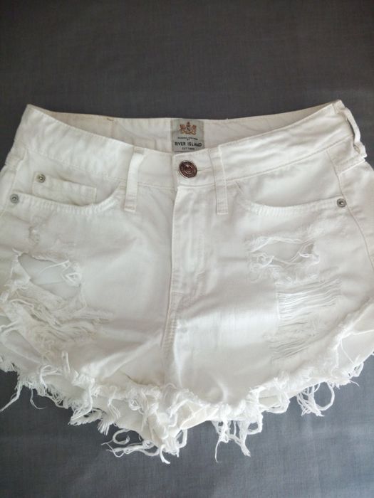 Calções jeans River Island e Bershka