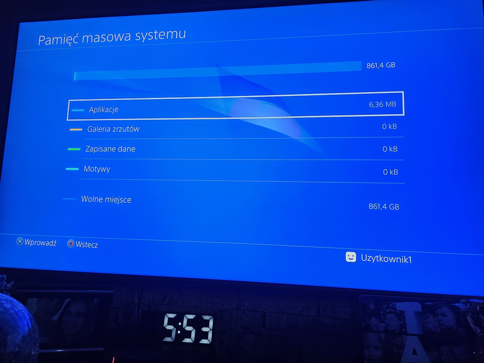 Ps4 slim 1GB dysk +2 pady