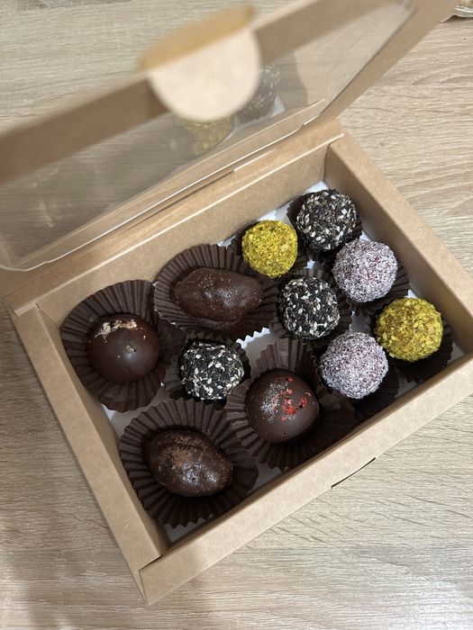 Цукерки ручної роботи, подарункові бокси