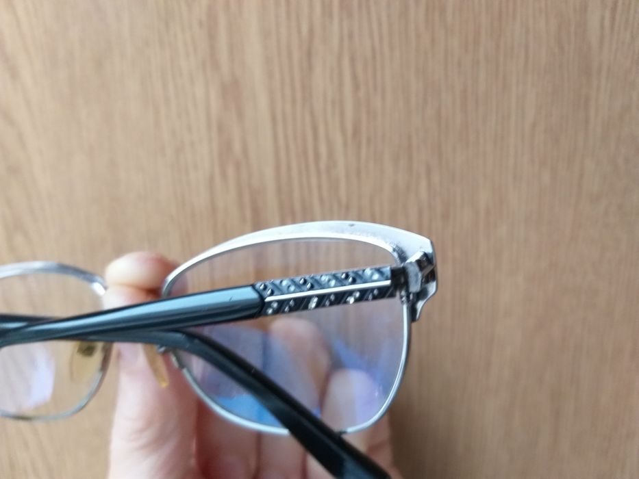 Нова оправа для окуляри