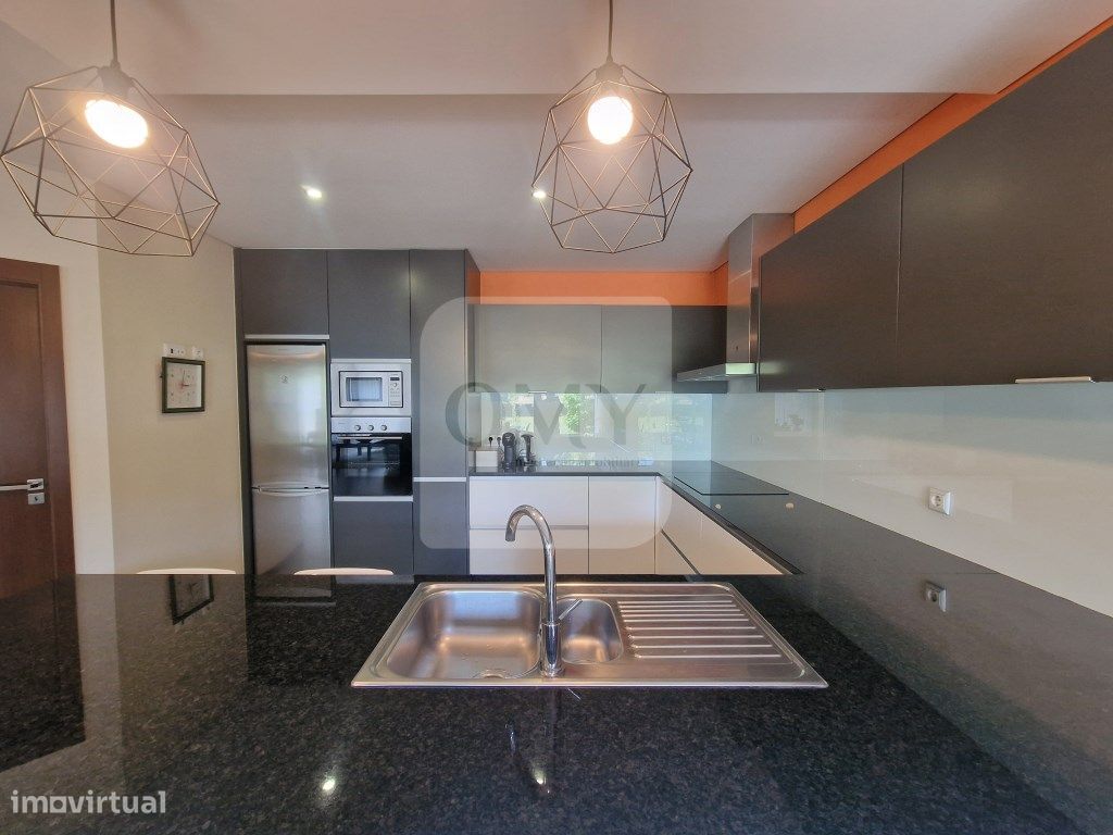 Moradia T3+1 de arquitetura moderna em Torneiros, Vila Real