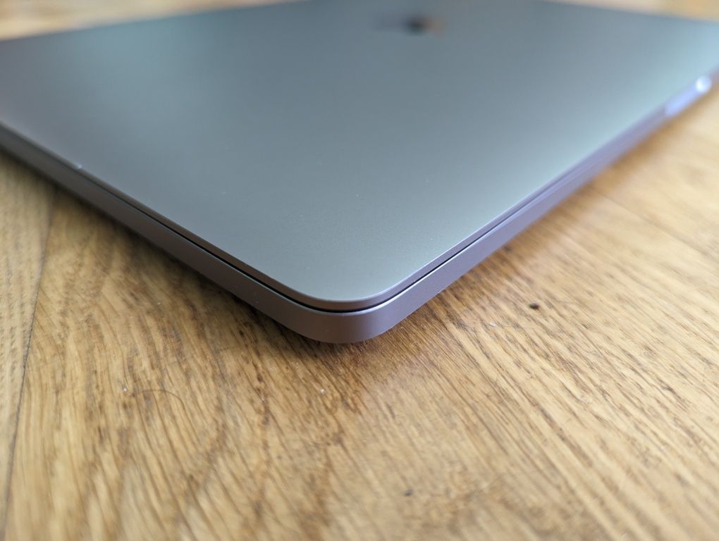 MacBook Pro 15", 2018, і7 (6 ядер), 16/512 ГБ, ідеал.