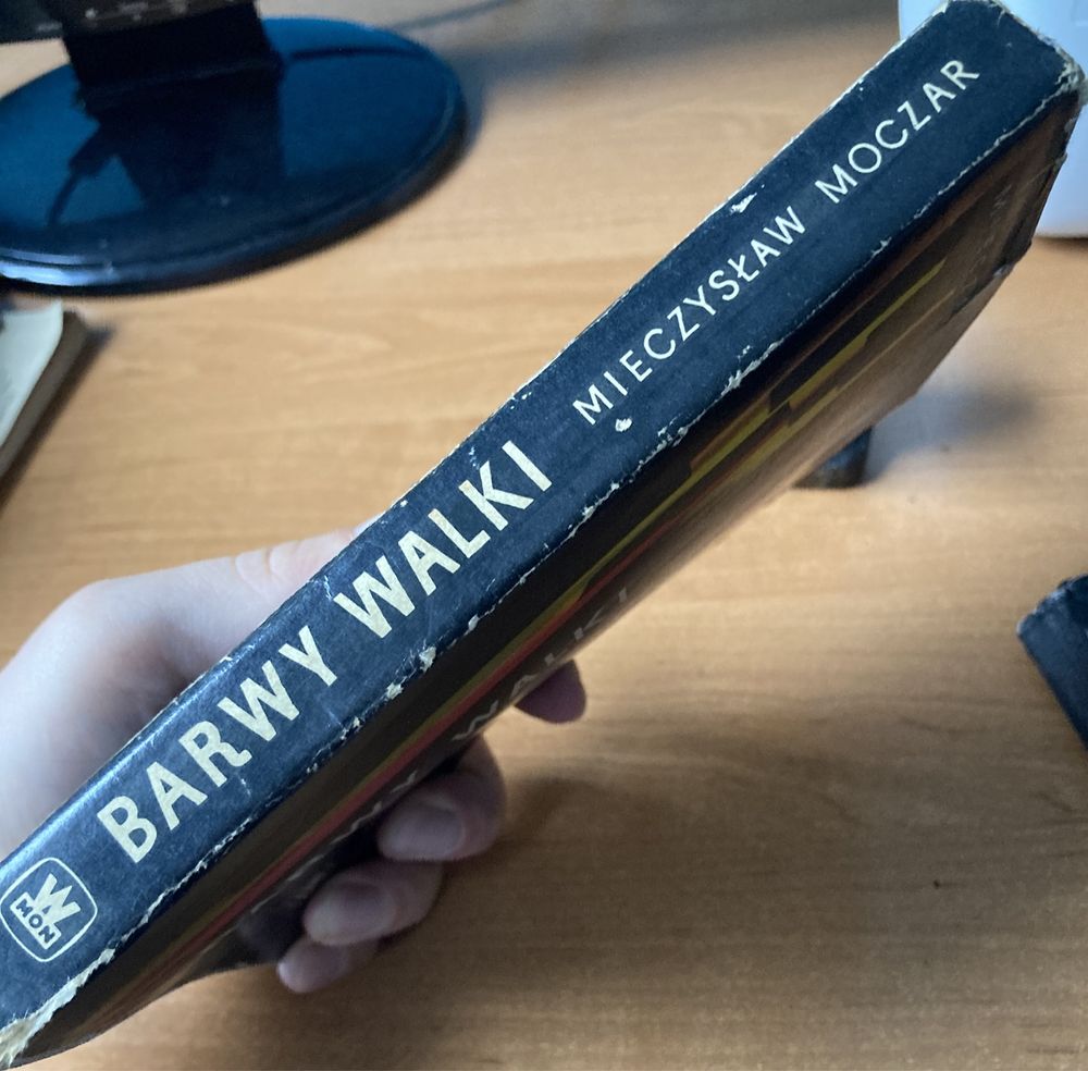 Książka pt,,Barwy walki”1968 MON