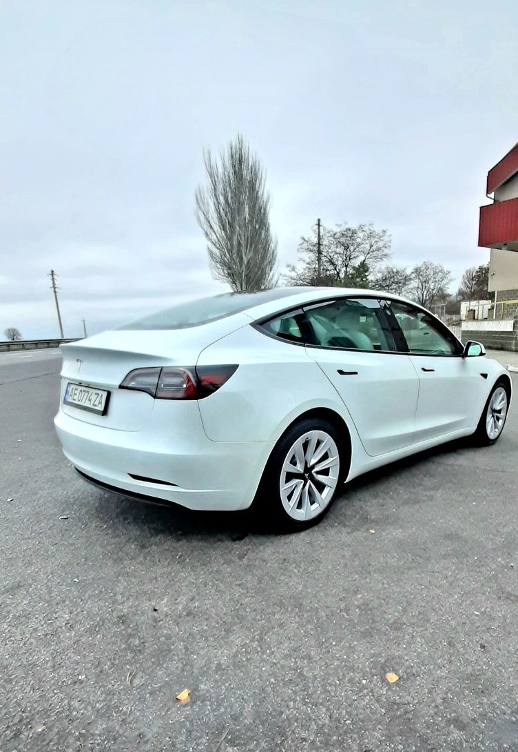 Tesla model 3 22г пробег 3тыс.км
