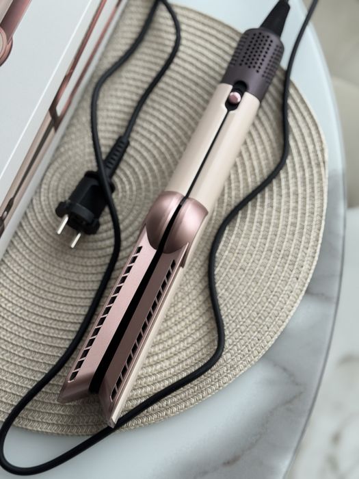 Продам фен-випрямляч для волосся Airstrait