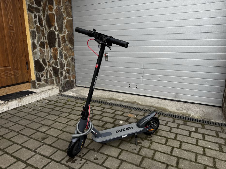 Електросамокат Ducati Pro 1 Evo Black