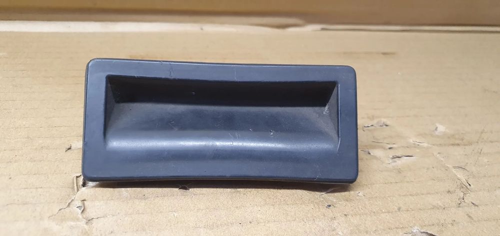 Klamka mikrostyk przycisk klapy bagażnika Audi A4 B8 Kombi 5N0827566B