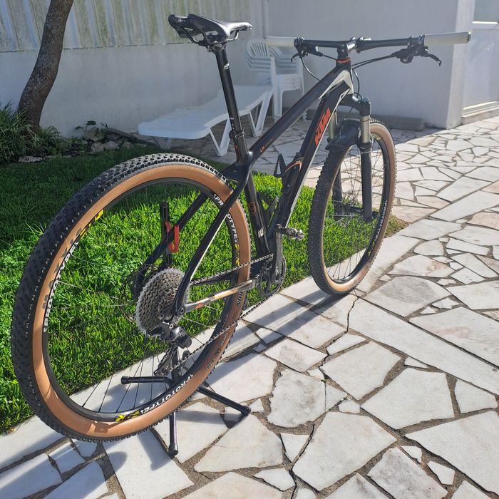 Bicicleta BTT Carbono