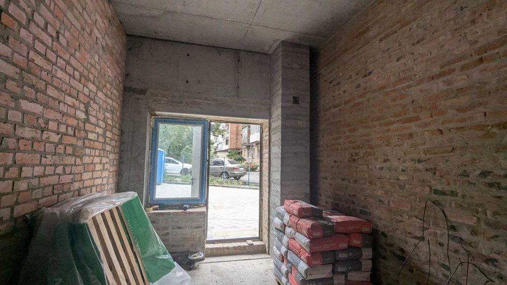 Продаж приміщення в центральному районі. Новий будинок.