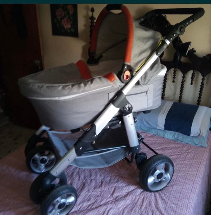 Carrinho bebe  trio com tudo novo