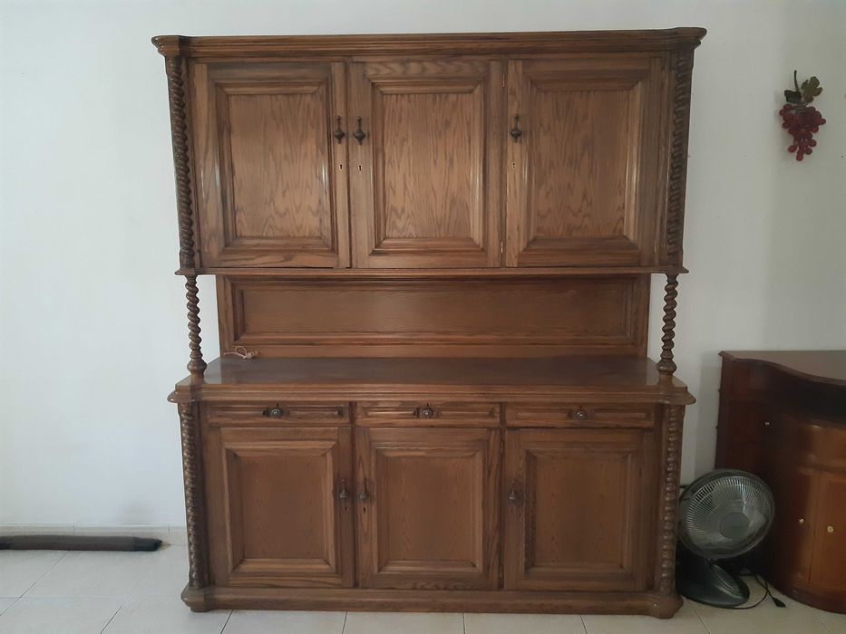 Móvel grande de sala de jantar - louceiro