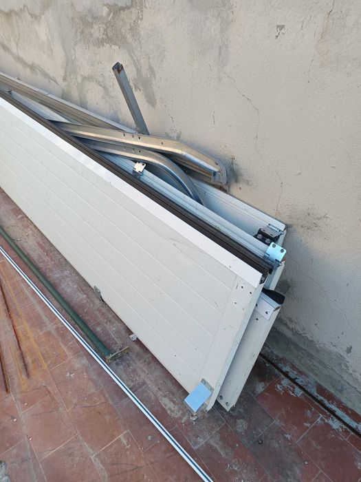 Portão de garagem seccionado