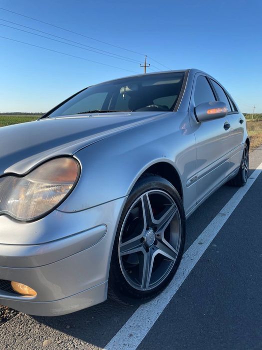 Mercedes c 180.