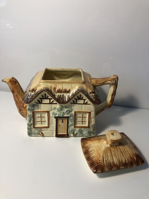 Angielski dzbanek porcelanowy