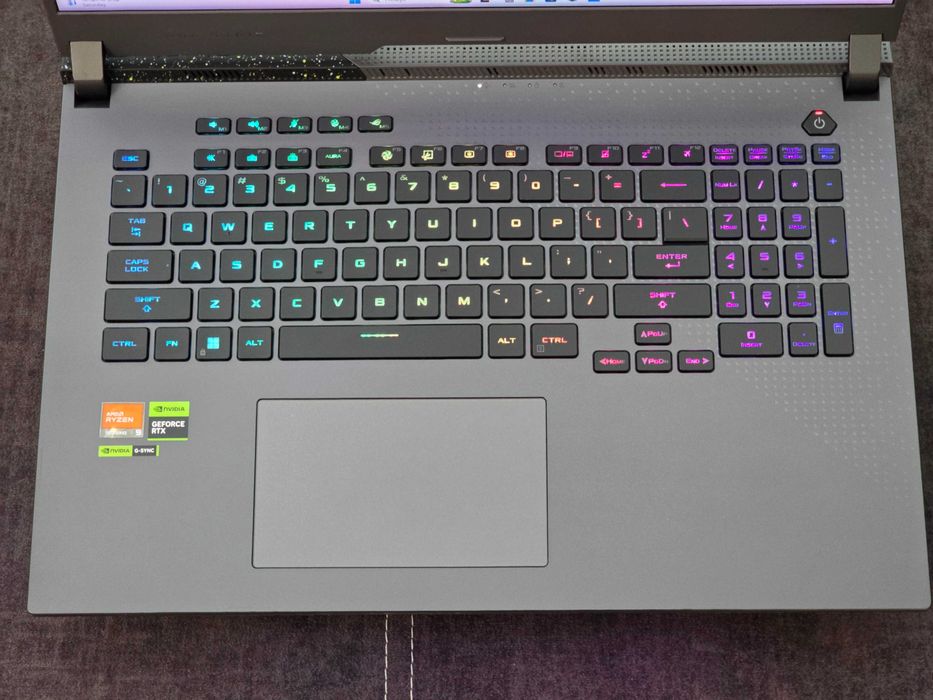 ASUS ROG Strix G17 (17" IPS 240Hz/ 7945HX/ 32DDR5/ 1Tb NVMe/ RTX4070)