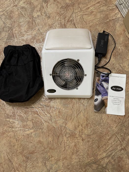 Манікюрна витяжка Air Max Pro