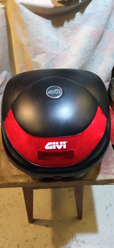 Цетральний Кофр Givi