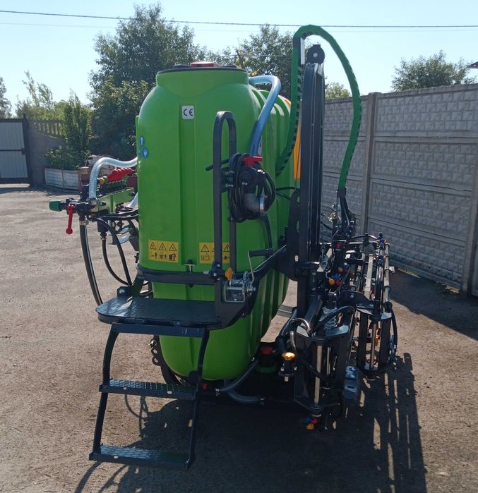 Обприскувач навісний 1000л/16м Tolmet