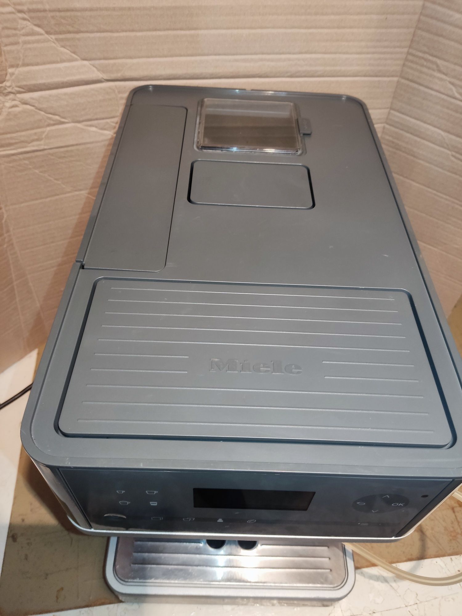 Кавоварка Miele CM6100.