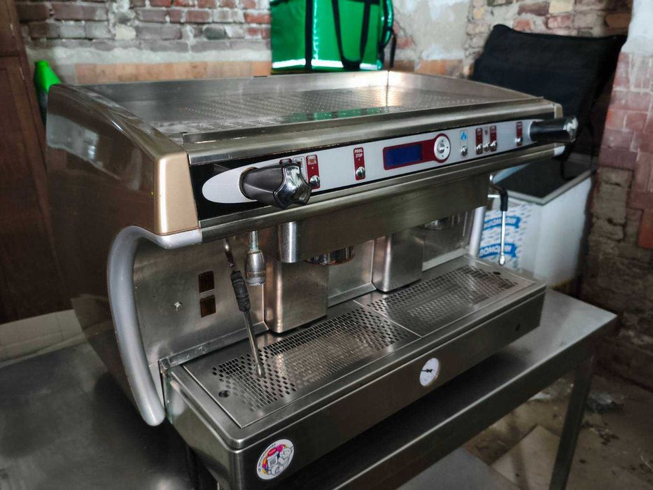 Професійна кавомашина Astoria