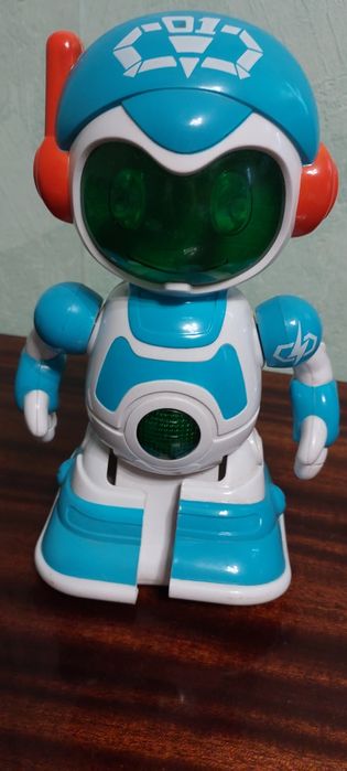 Робот з пультом керування