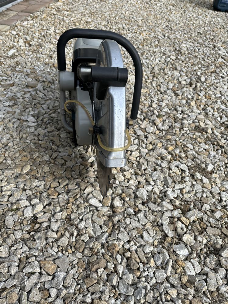 Przecinarka spalinowa Makita plus 2 tarcze diamentowe  40 cm