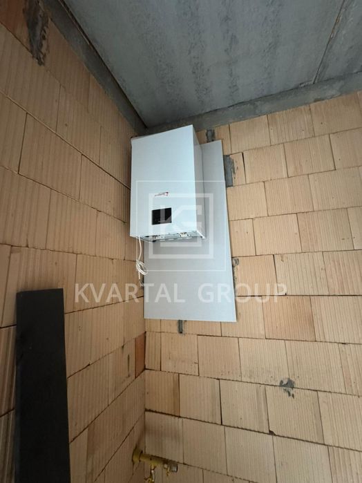 Шикарний таун в центрі, таун хаус під ремонт, кутовий таун