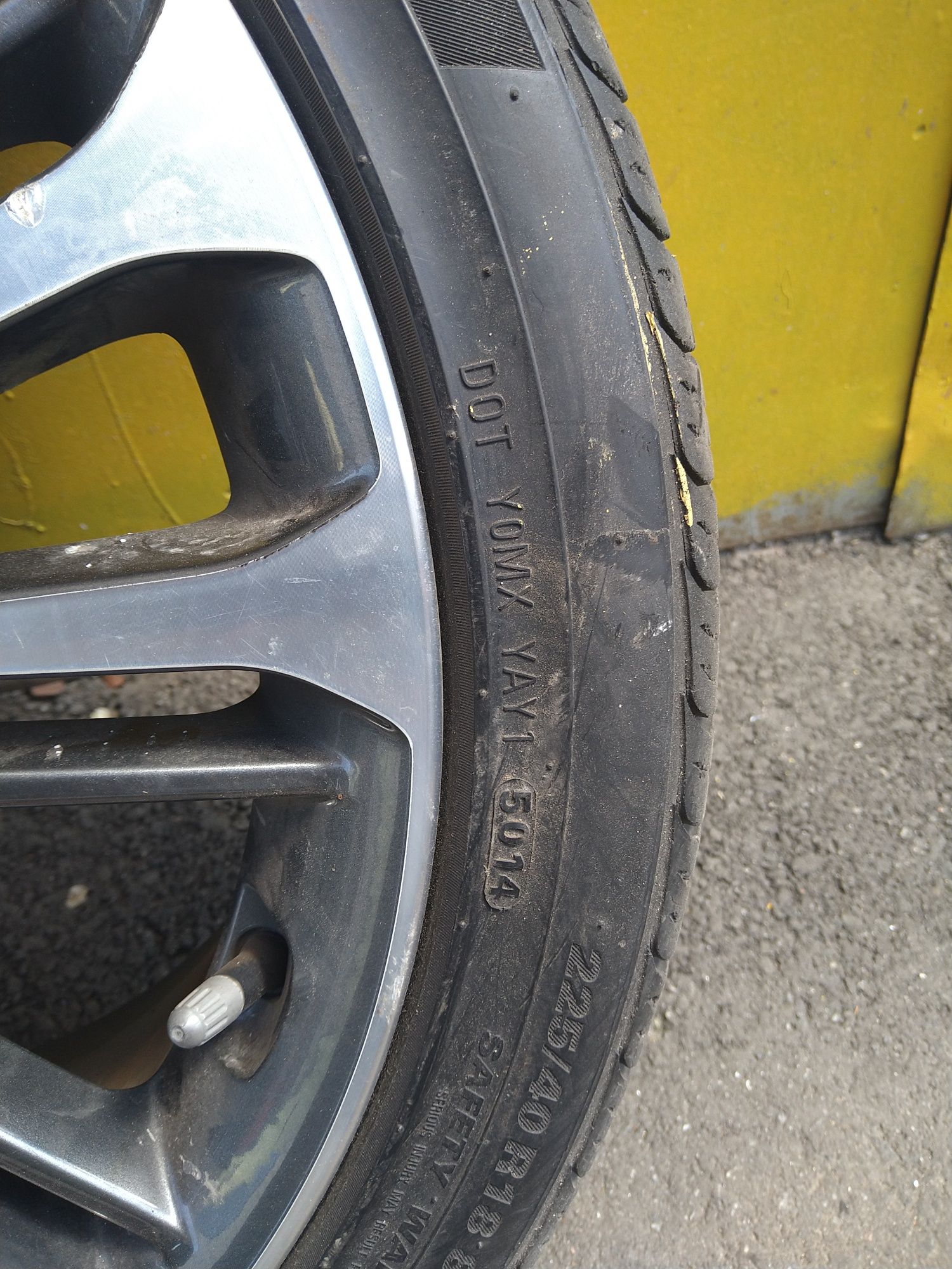 Kumho  225 40 r18