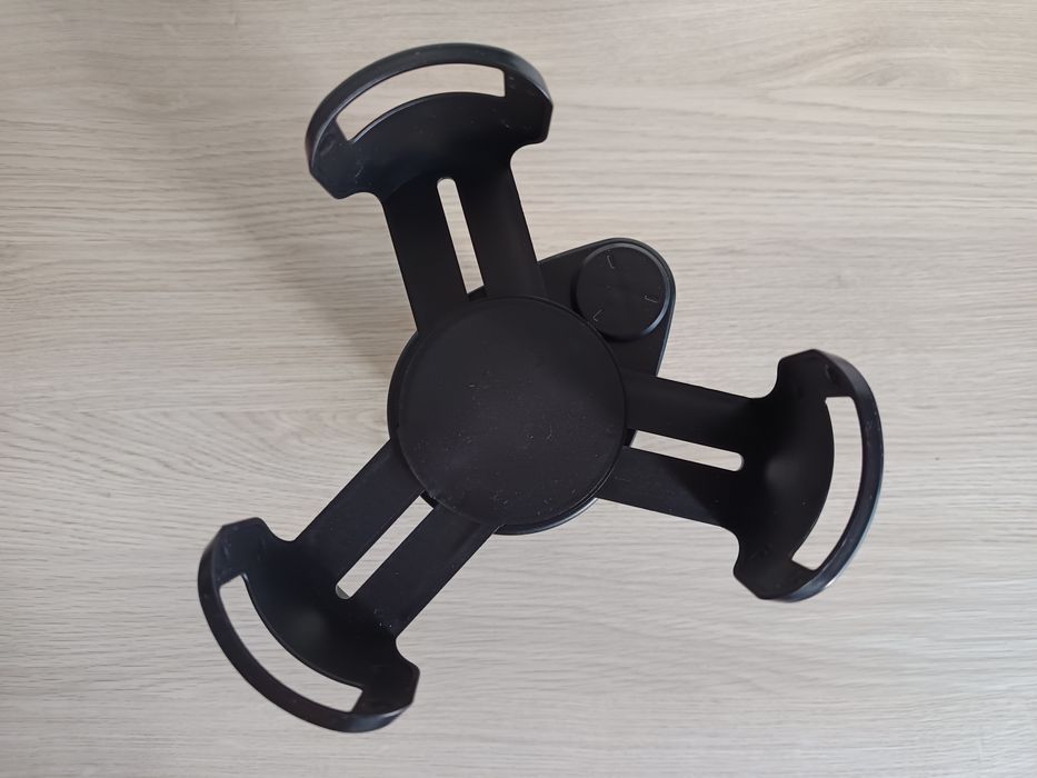 Uchwyt samochodowy na kubek