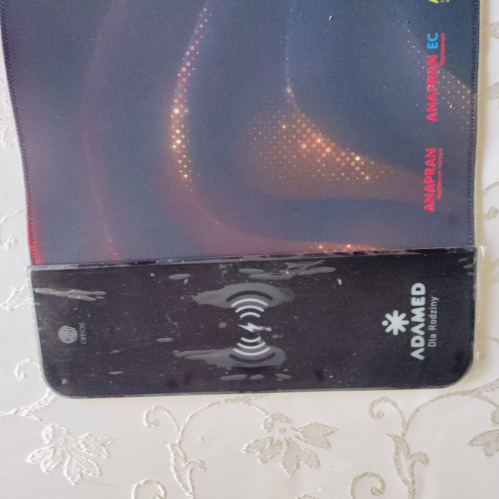 Mata , podkładka ochronna na biurko z funkcją ładowania telefonu