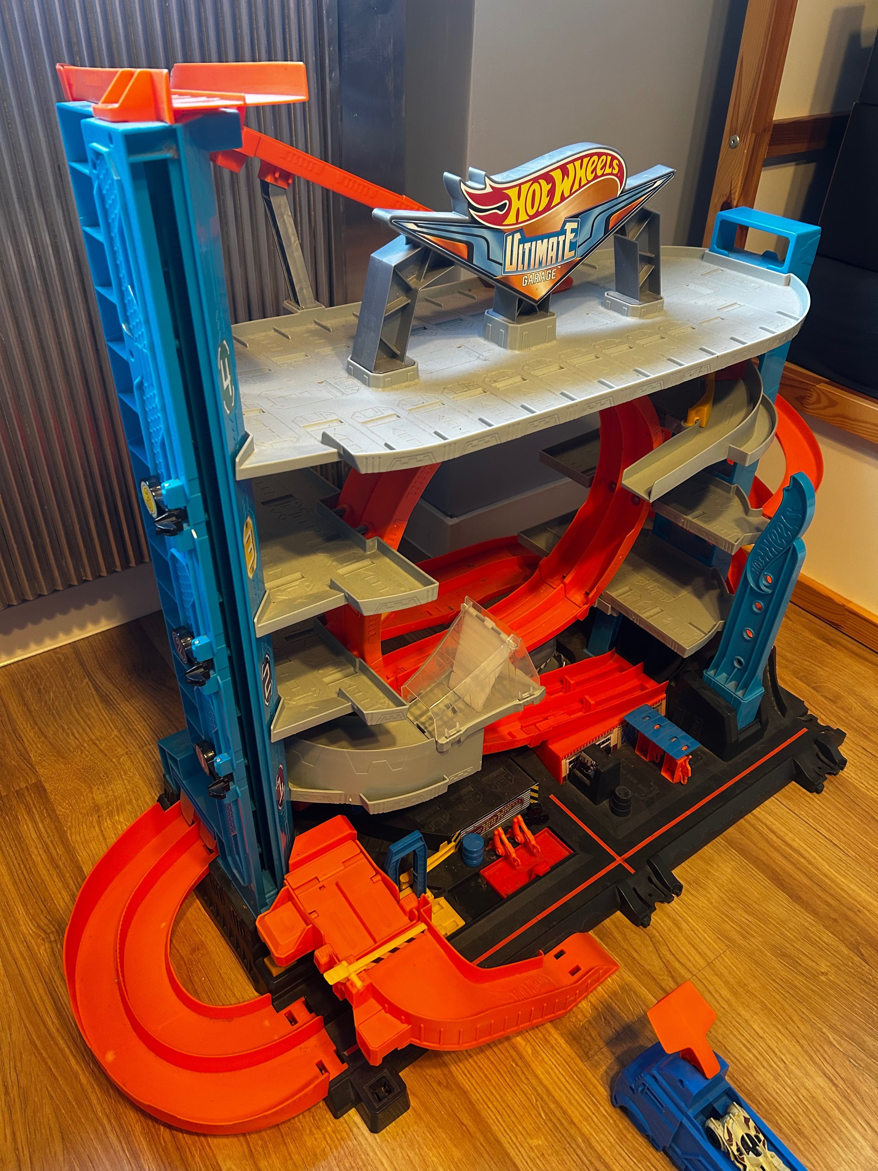 Hot Wheels City Mega Garaż Rekina RYBNIK