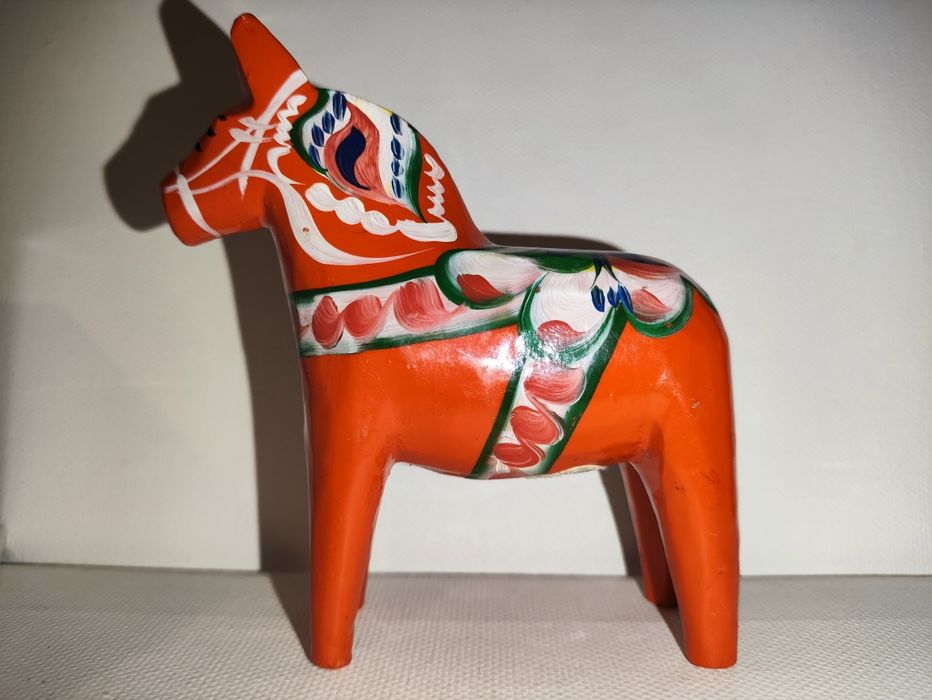 Nr22. Konik szwedzki czerwony drewniany oryginalny Äkta Datahemslöld