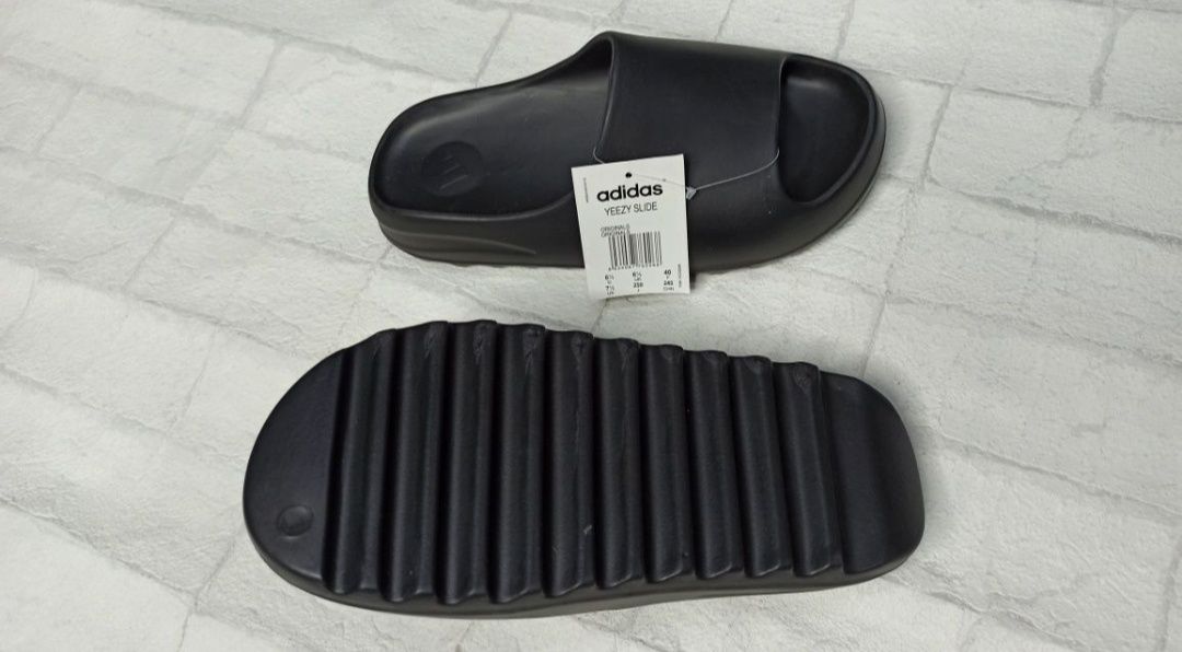 Шлëпки чëрные adidas Yeezy slide 6448