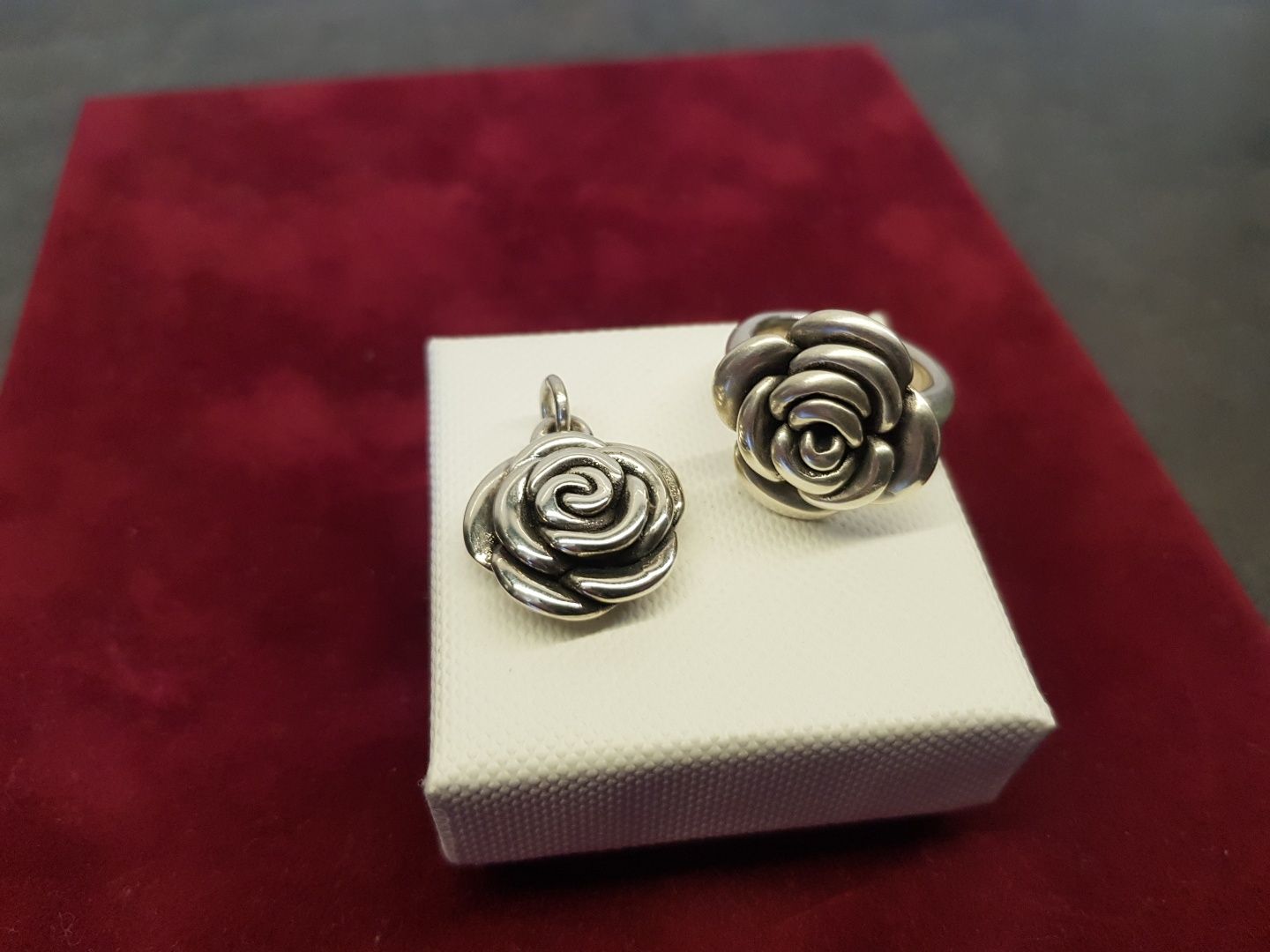 Komplet srebrny pierścionek wisiorek Róża