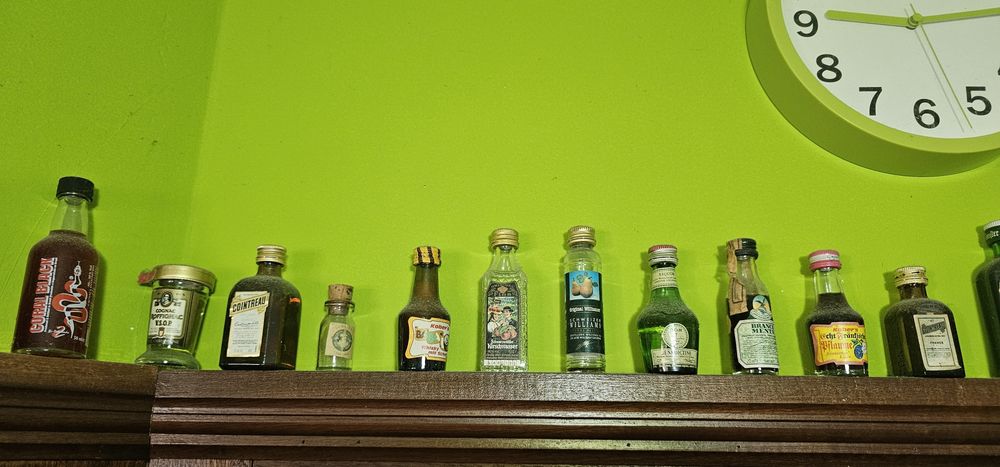 80 garrafinhas miniatura de coleção