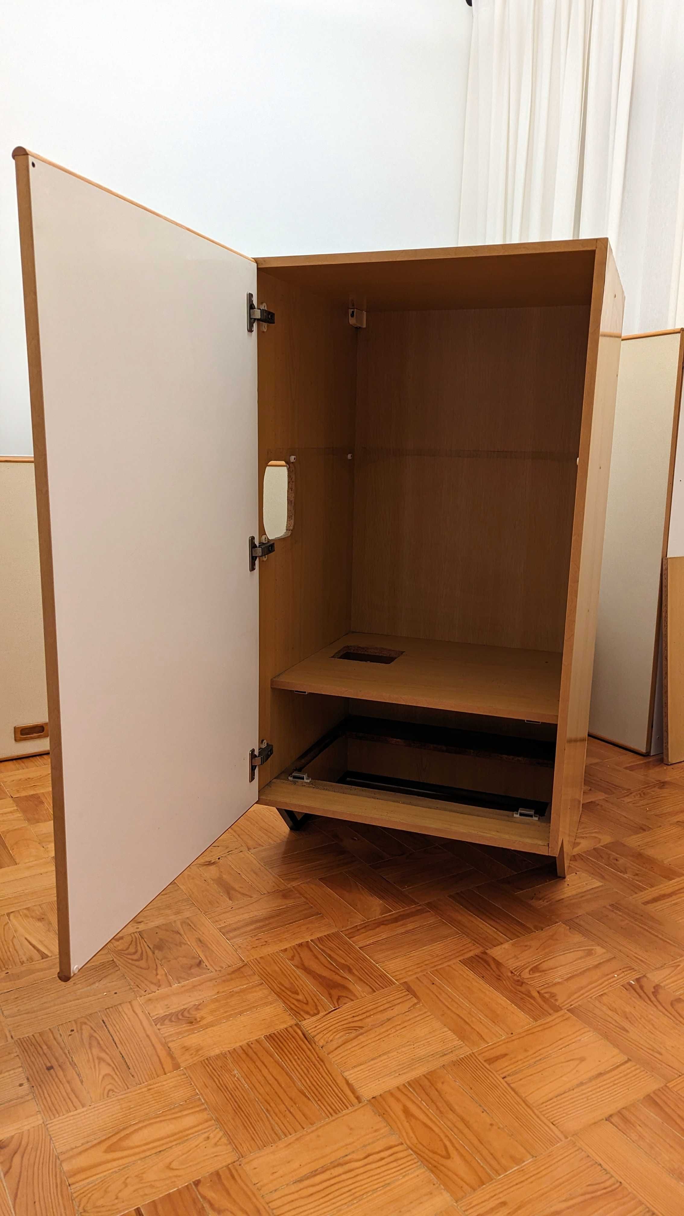 Móveis e Mobilia de Cozinha - Madeira (Faia), não é material IKEA